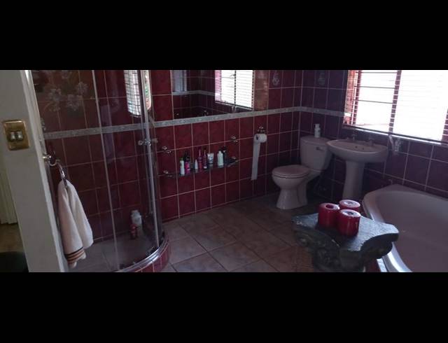 4 BEDROOM HOUSE FOR SALE IN GREENHILLS